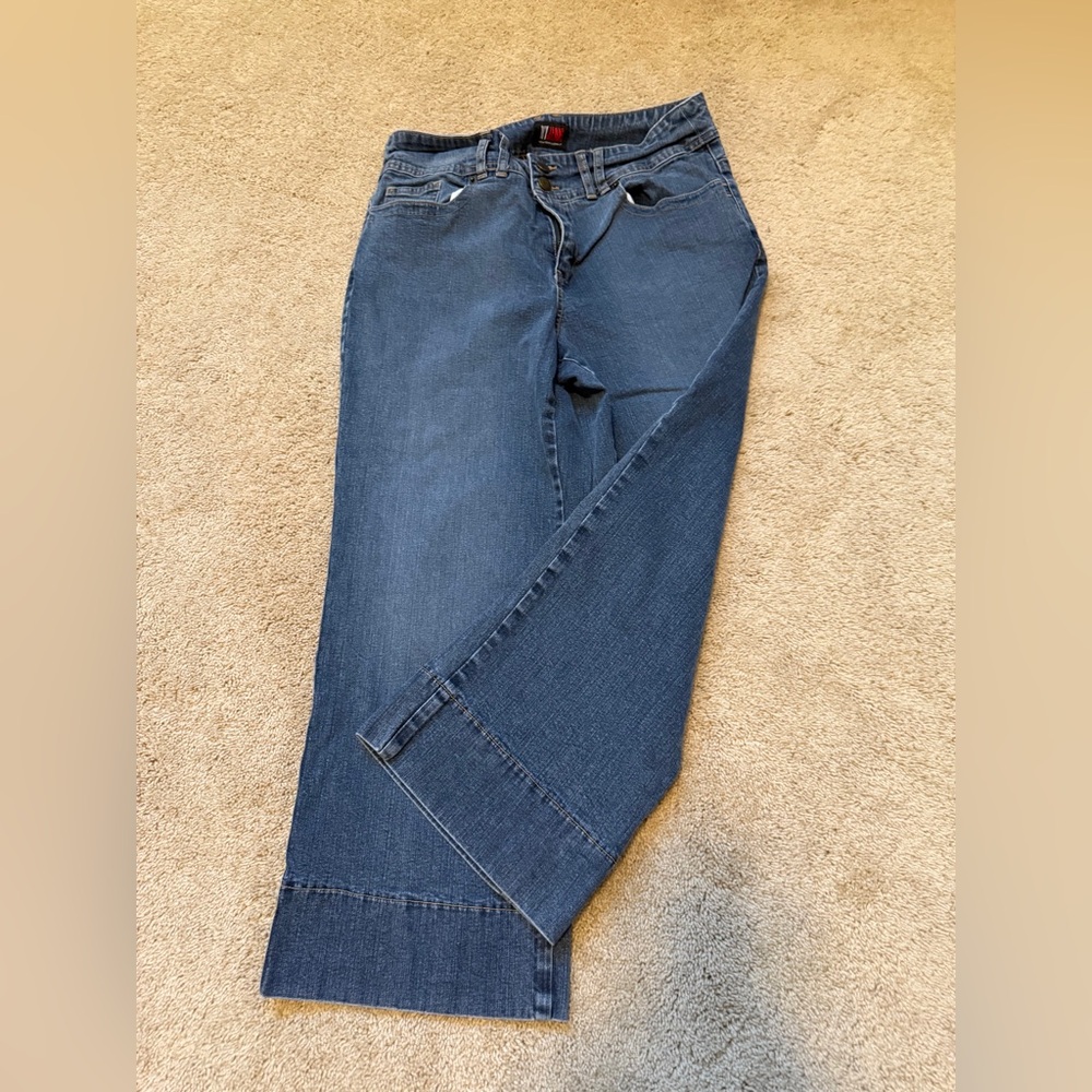 NEW YORK & COMPANY Vintage Denim Capri Jeans Stretch High Rise Wide Leg Size 10